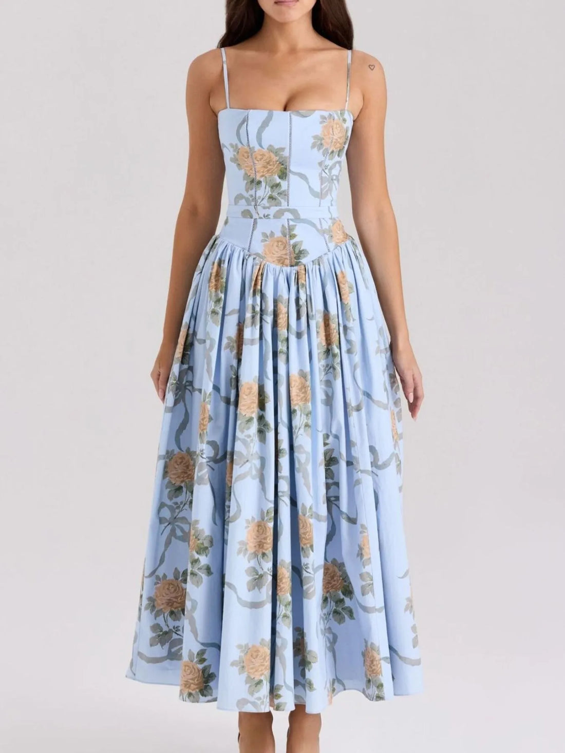 Weekend Picnic Styling: Victoria’s Lunaria Picks for a Breezy Day Out